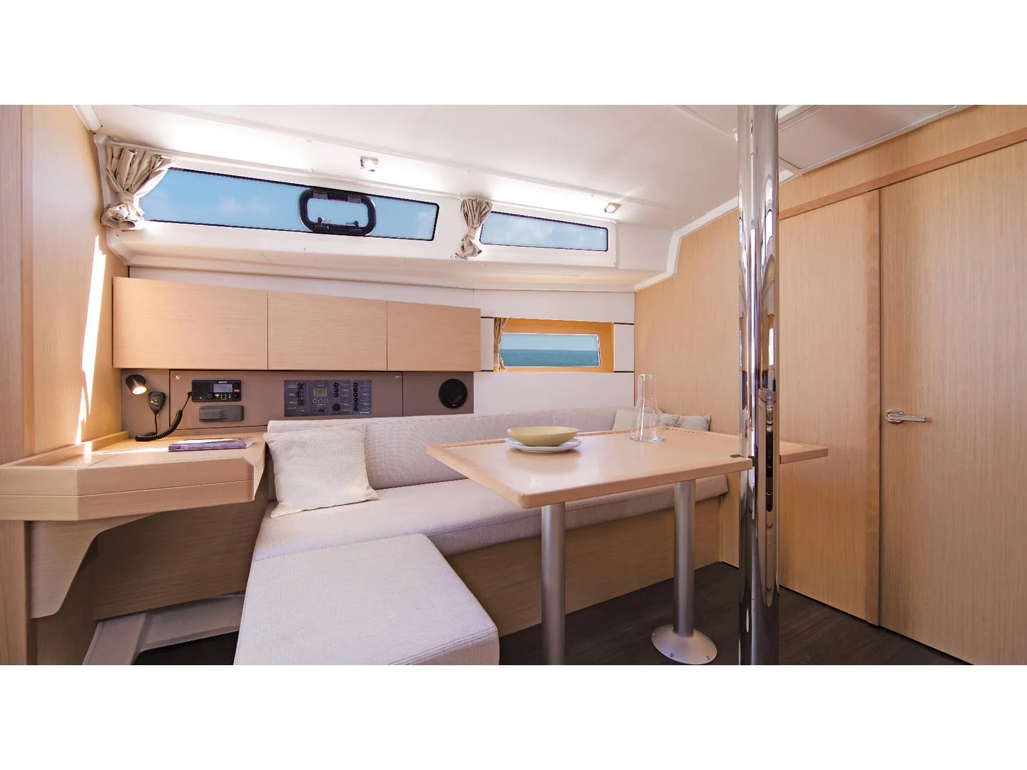 Oceanis 38.1 (Dancefloor) Interior image - 2