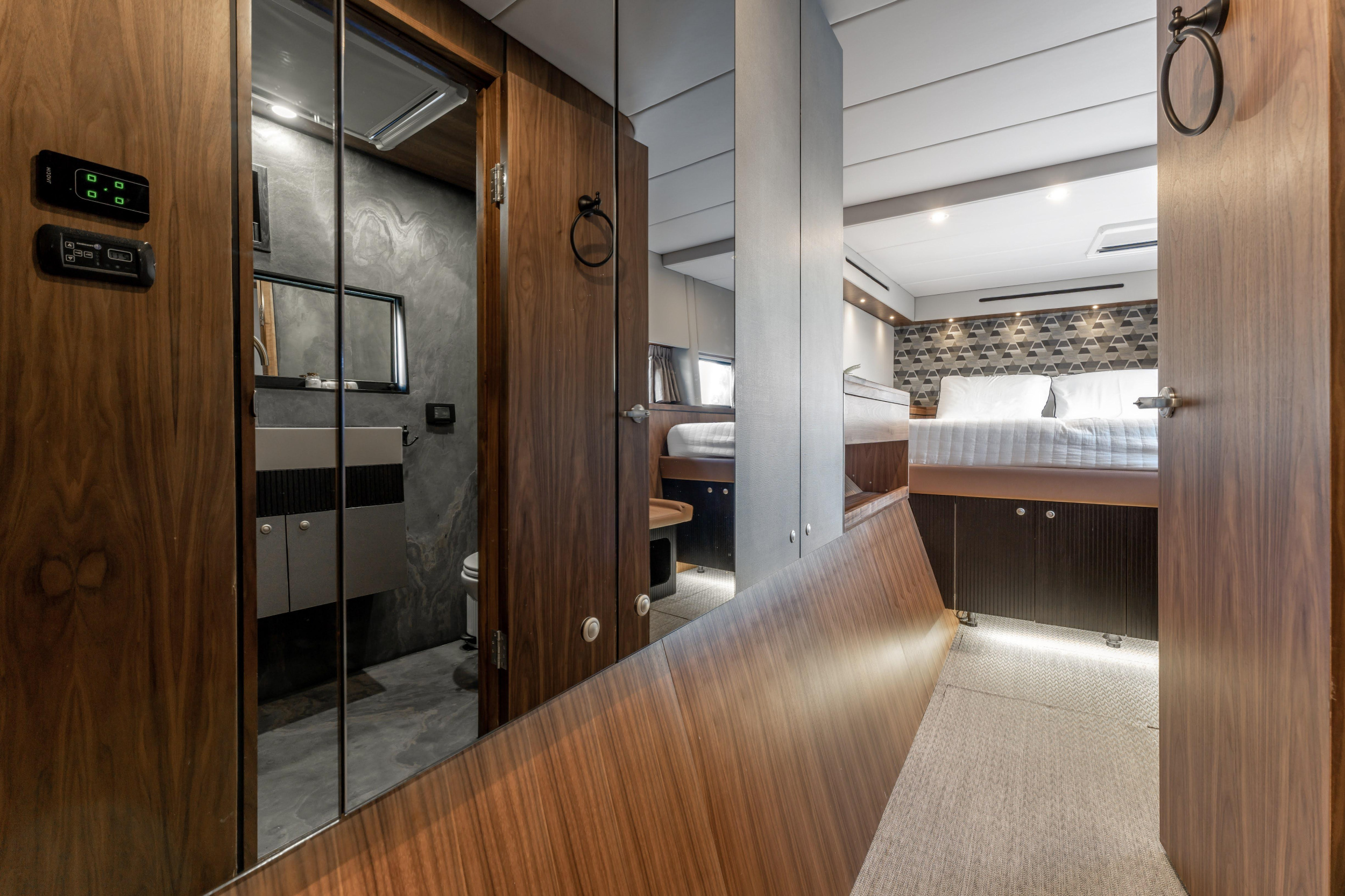 Catamaran J-Yachts — photo 2