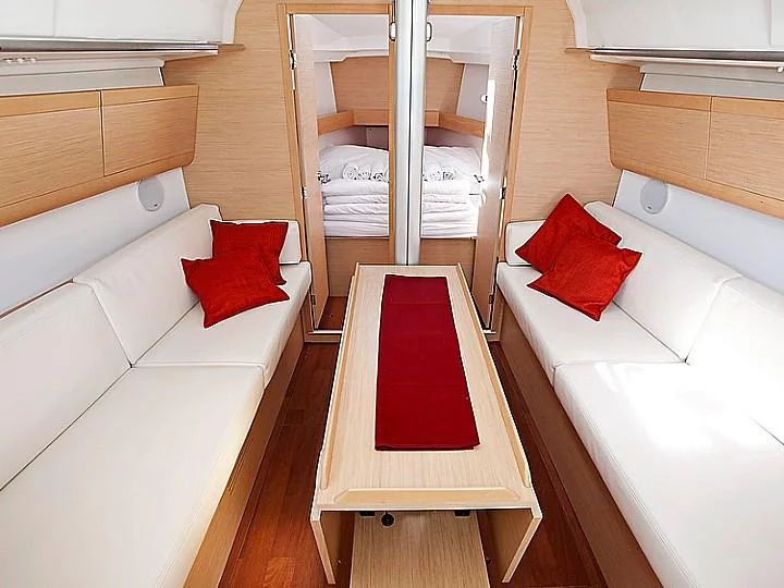 First 35 (Rhea) Interior image - 5
