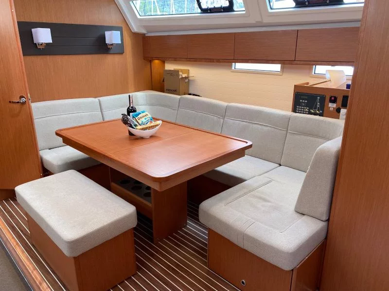 Bavaria Cruiser 46 (Northberry Blu) Interior image - 13