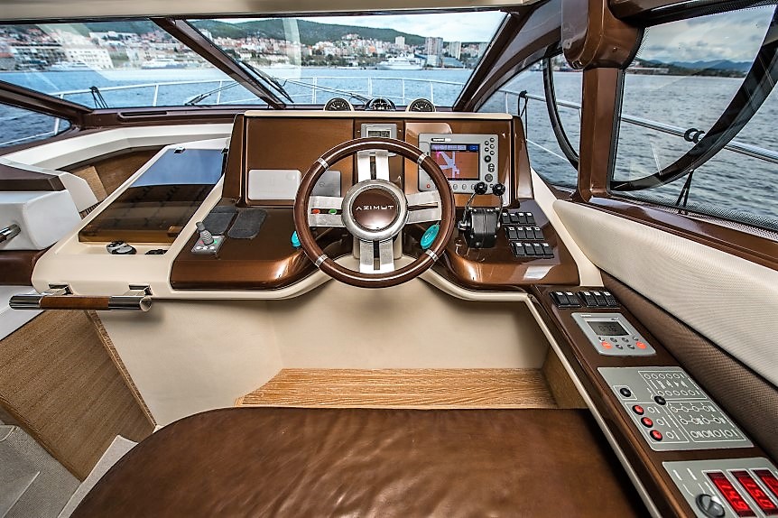 Photo #23 - Azimut 47 Fly (Skyfall MY) en Sibenik - 25769