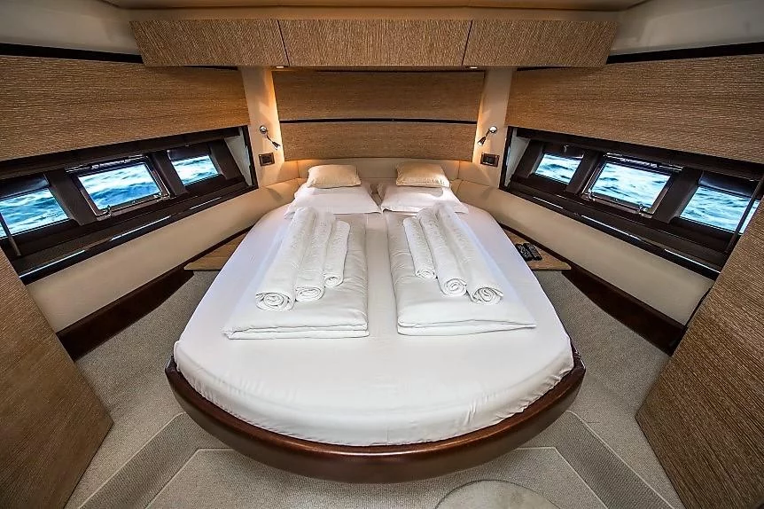 Azimut 47 Fly (Skyfall MY)  - 12