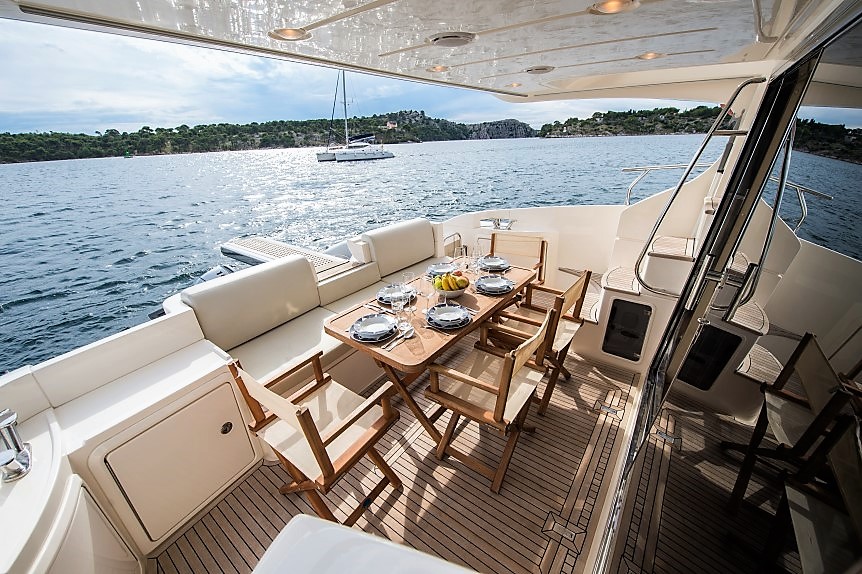 Photo #2 - Azimut 47 Fly (Skyfall MY) en Sibenik - 25769