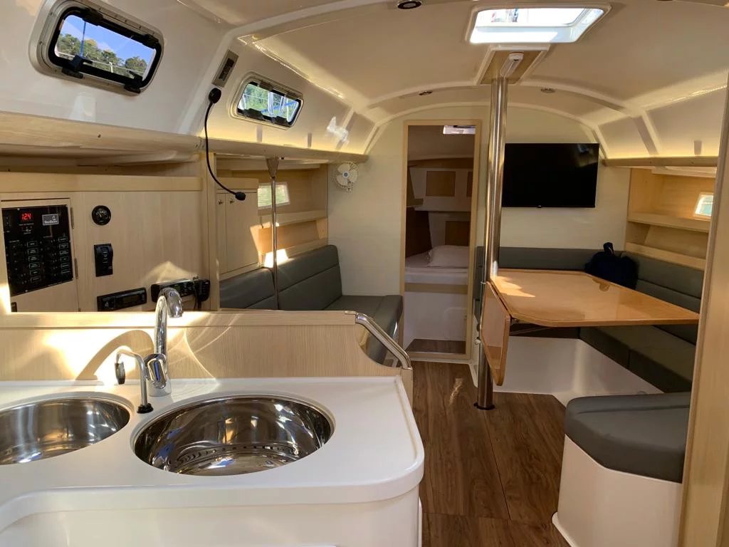 Delta 365 (Akanni) Interior image - 4
