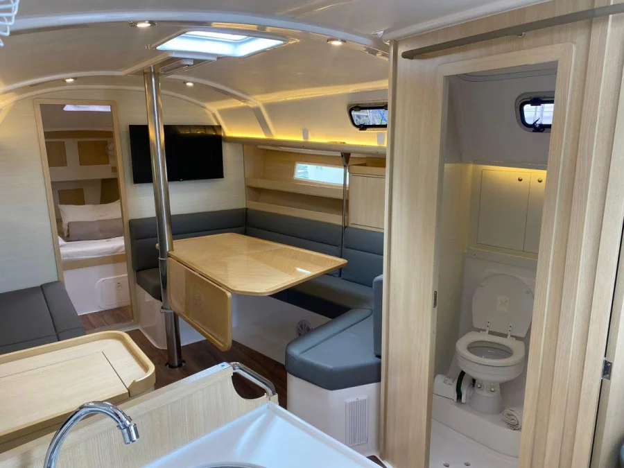 Delta 365 (Serenity) Interior image - 8