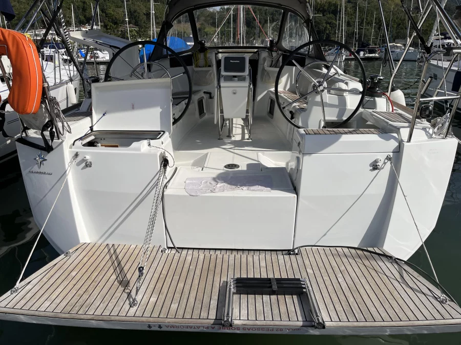 Sun Odyssey 419 (Friday)  - 10