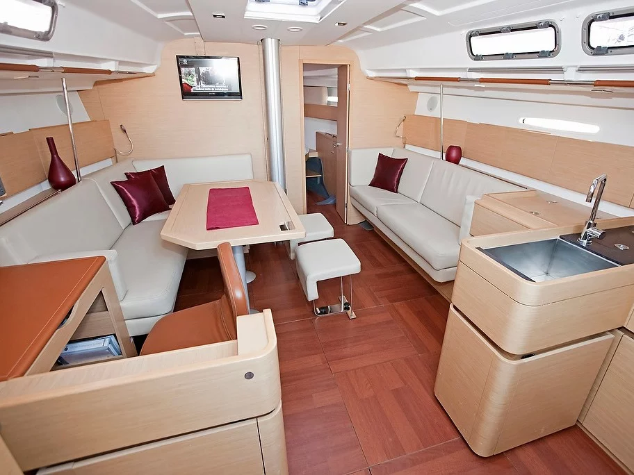 First 45 (Egeria) Interior image - 10