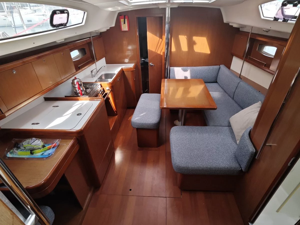 Oceanis 40 (Violet) Interior image - 5