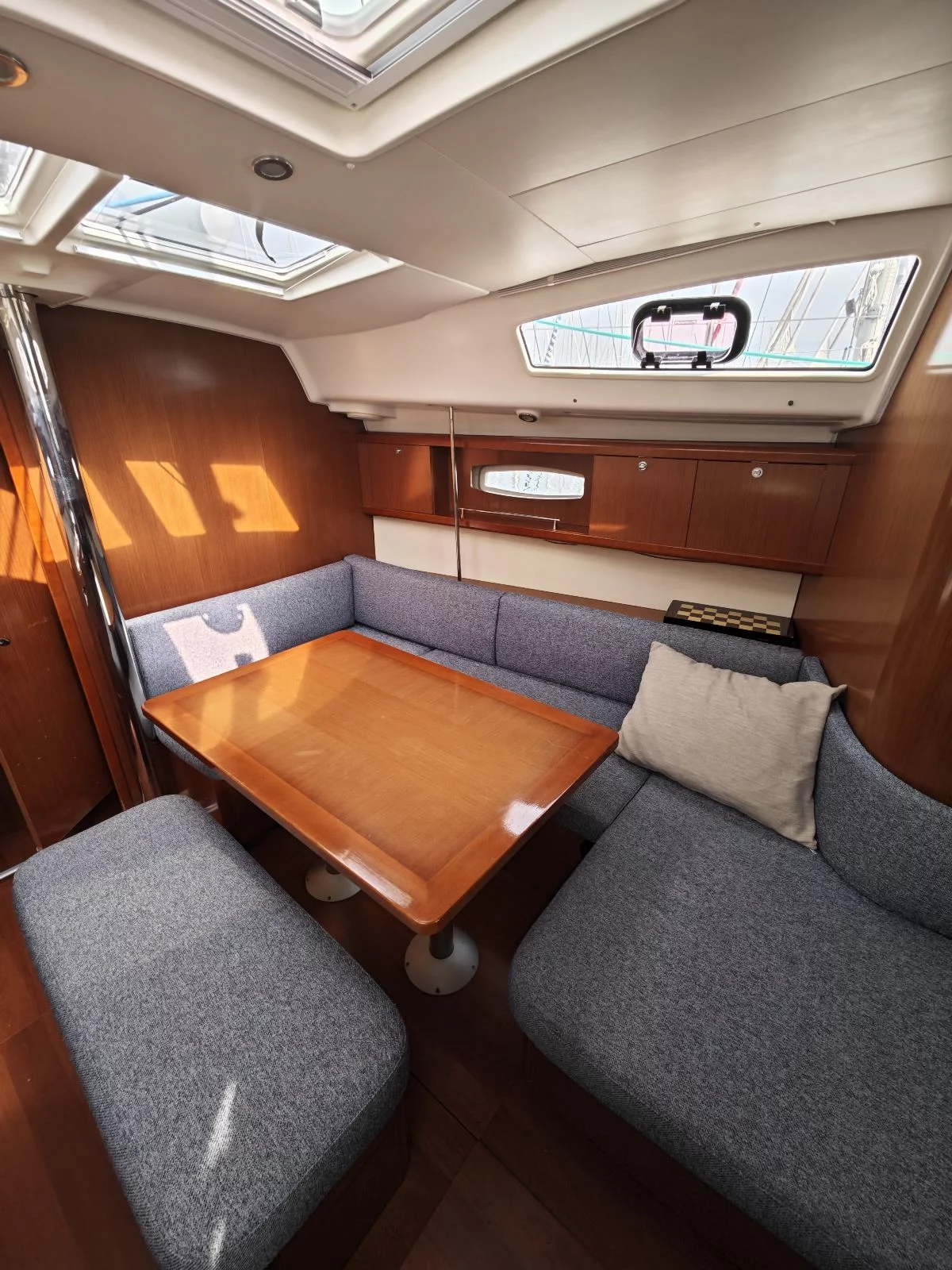 Oceanis 40 (Violet)  - 18
