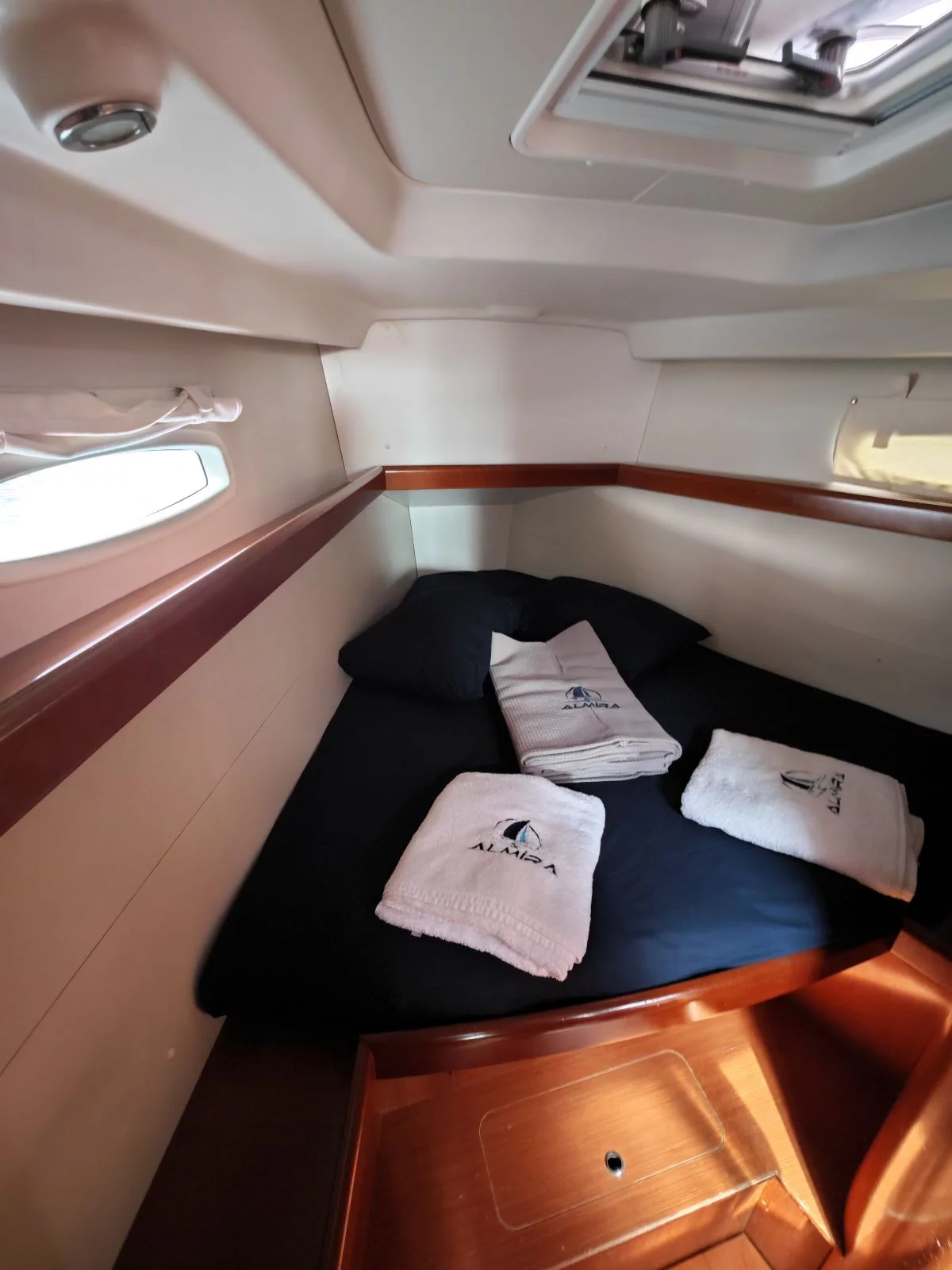 Oceanis 40 (Violet)  - 21