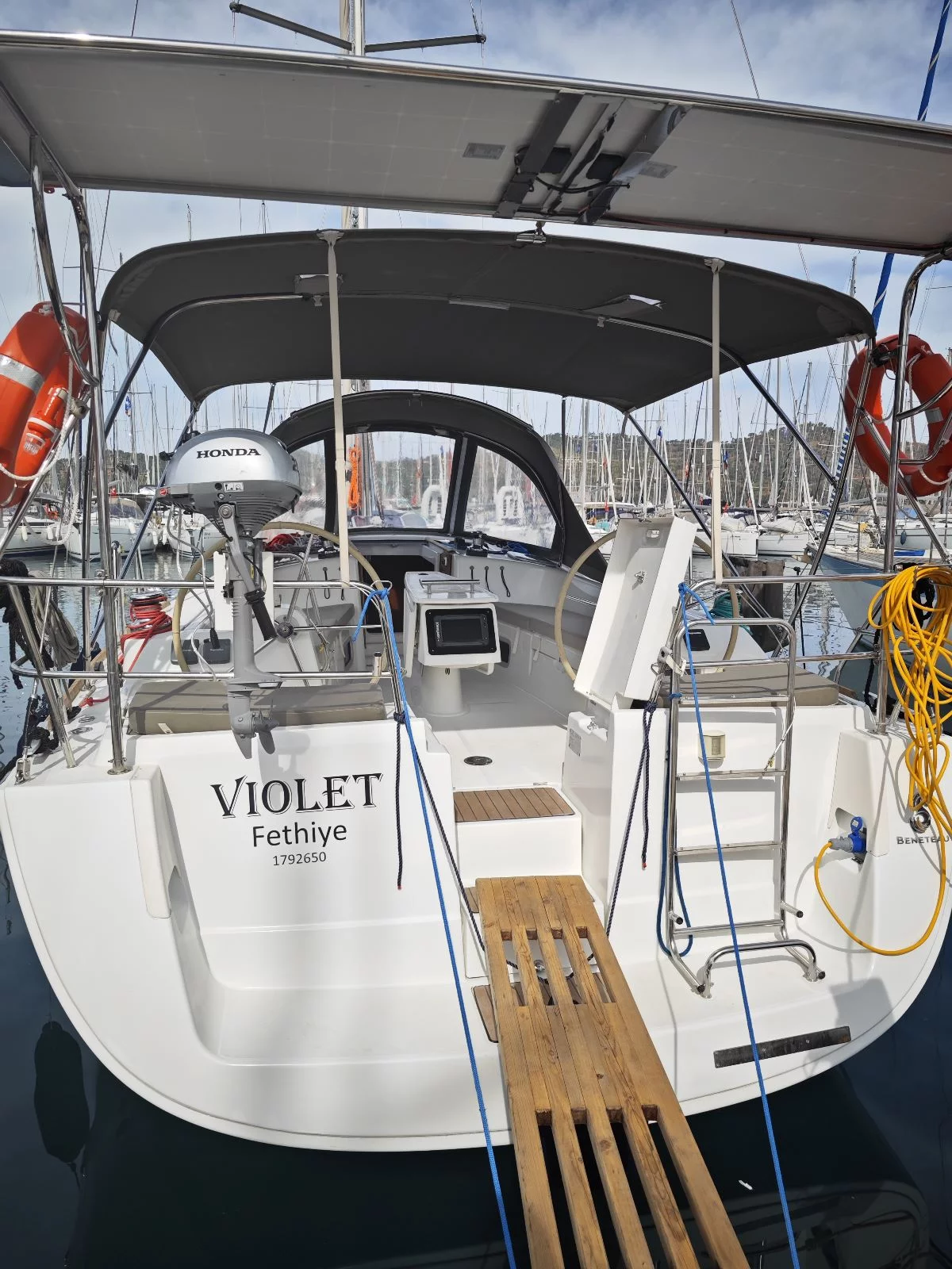 Oceanis 40 (Violet)  - 9