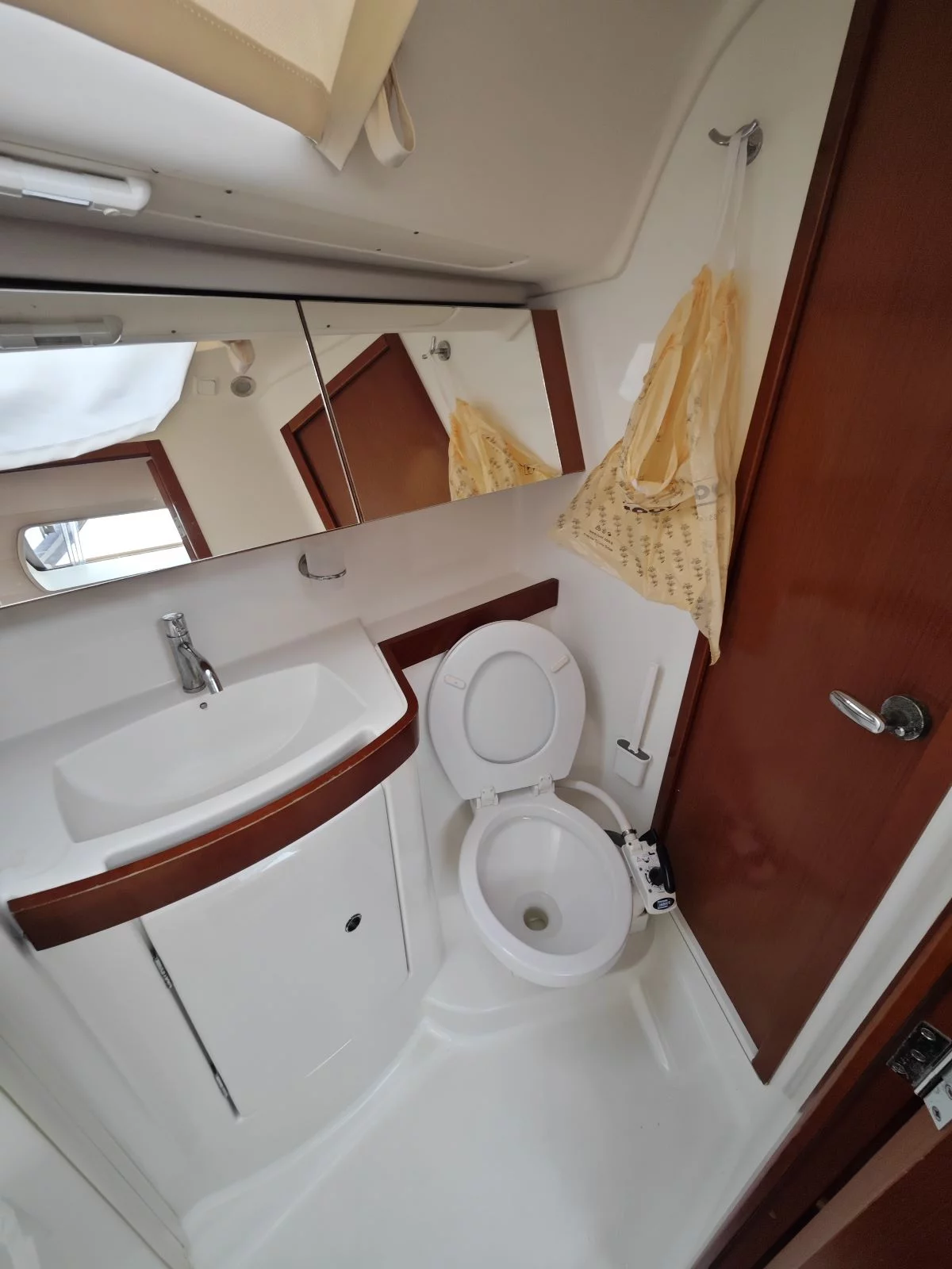 Oceanis 40 (Violet)  - 11
