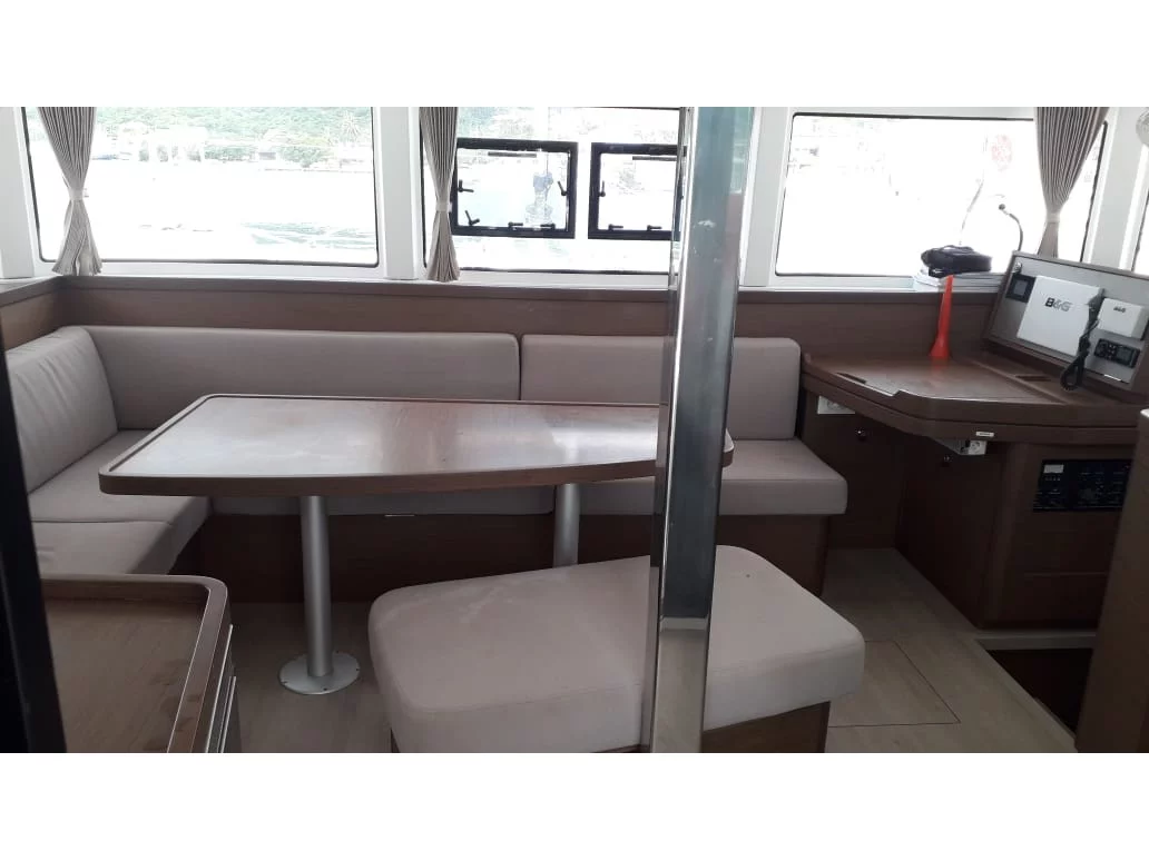 Lagoon 42 (Utopia) Interior image - 5