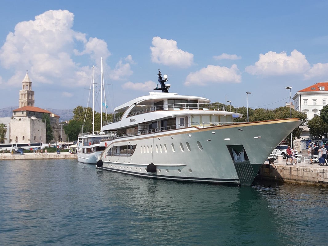 Photo #1 - Motoryacht Riva (Riva) en Split - 19909