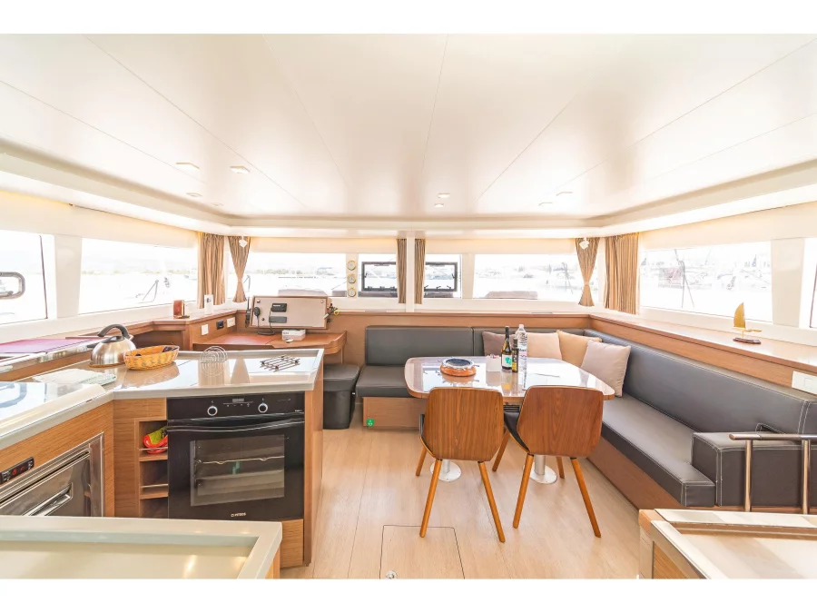 Lagoon 450 Fly & GEN. (Buena Suerte) Interior image - 5