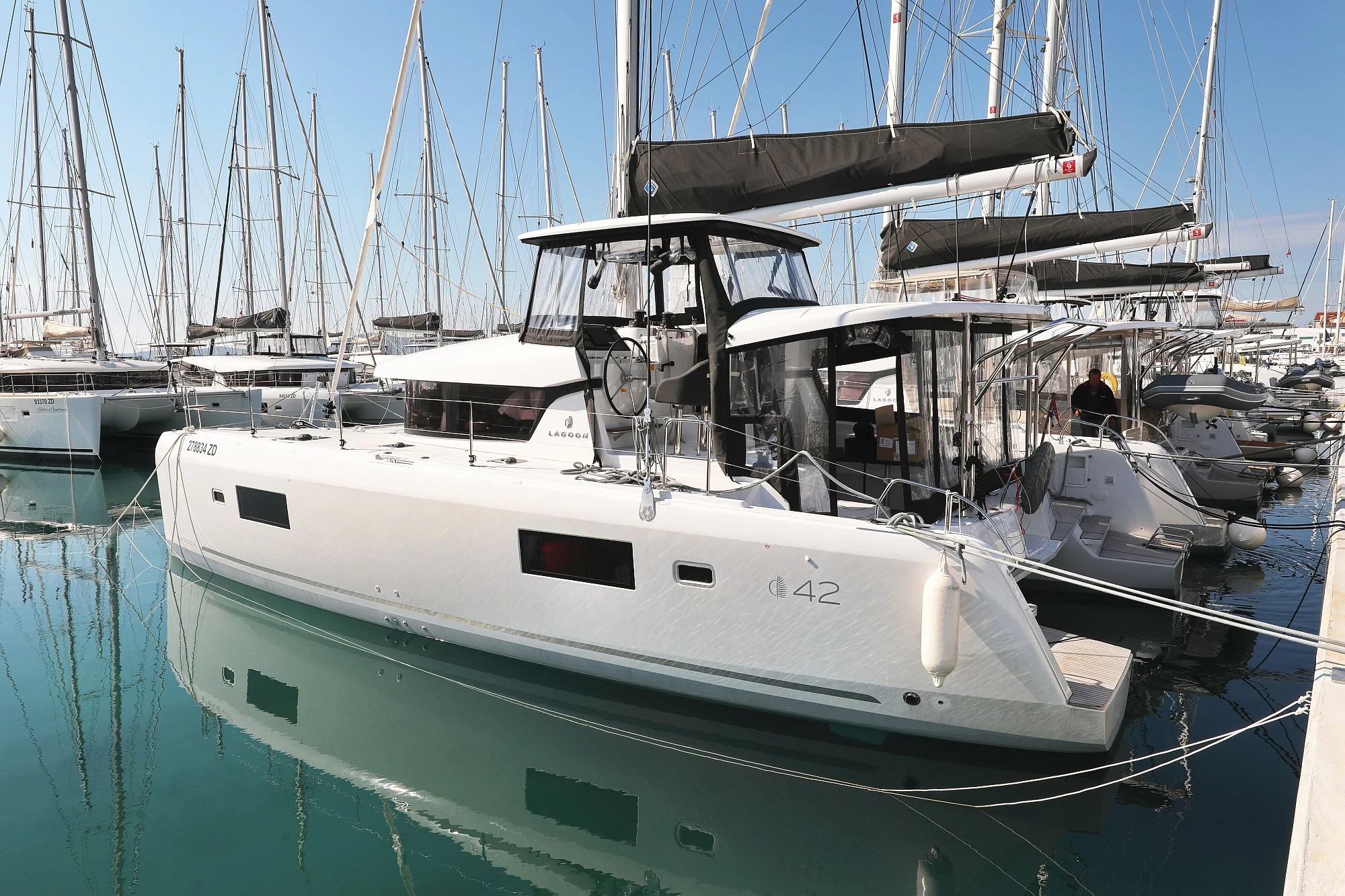 Lagoon 42 (LUNA)  - 70