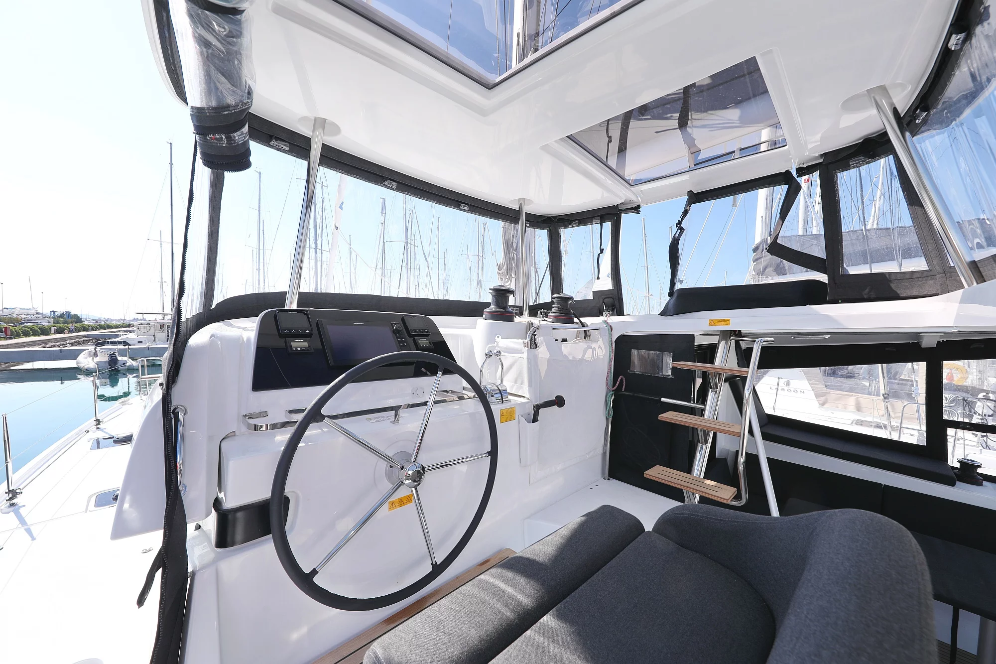 Lagoon 42 (LUNA)  - 23
