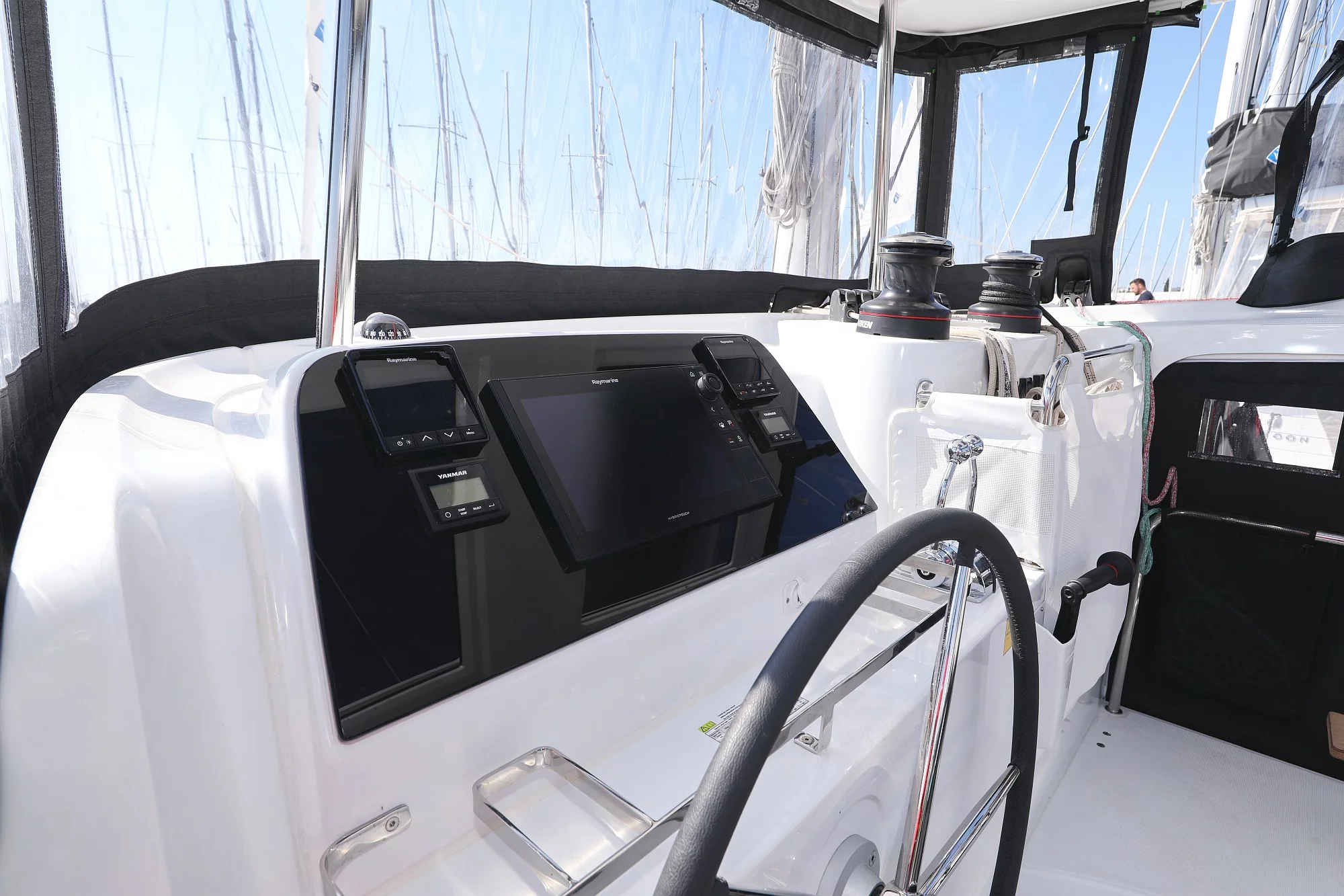 Lagoon 42 (LUNA)  - 10