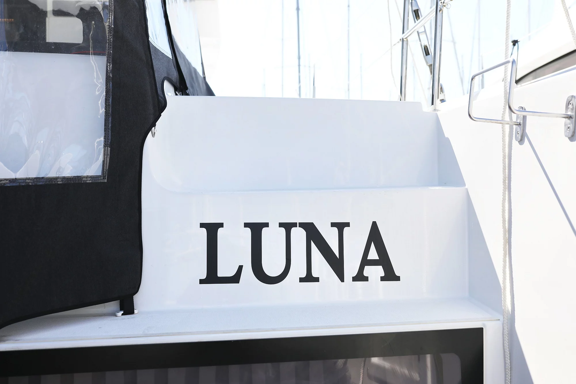 Lagoon 42 (LUNA)  - 67