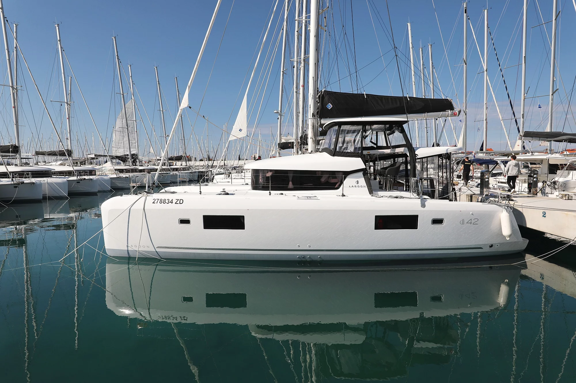 Lagoon 42 (LUNA)  - 24