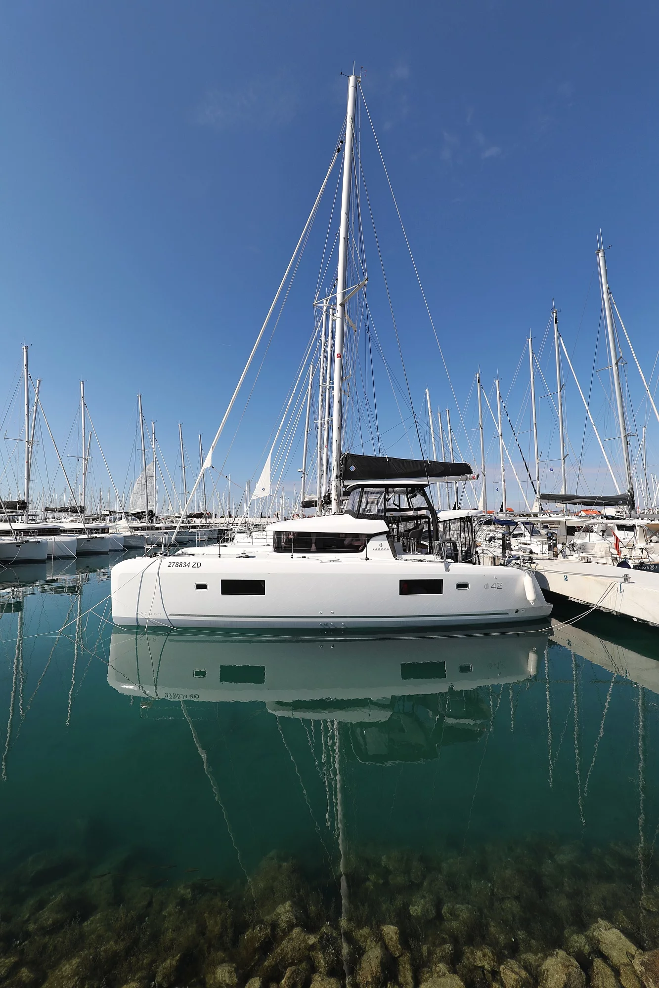 Lagoon 42 (LUNA)  - 27