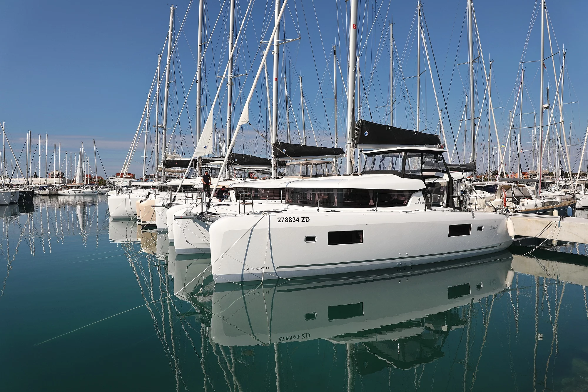 Lagoon 42 (LUNA)  - 46
