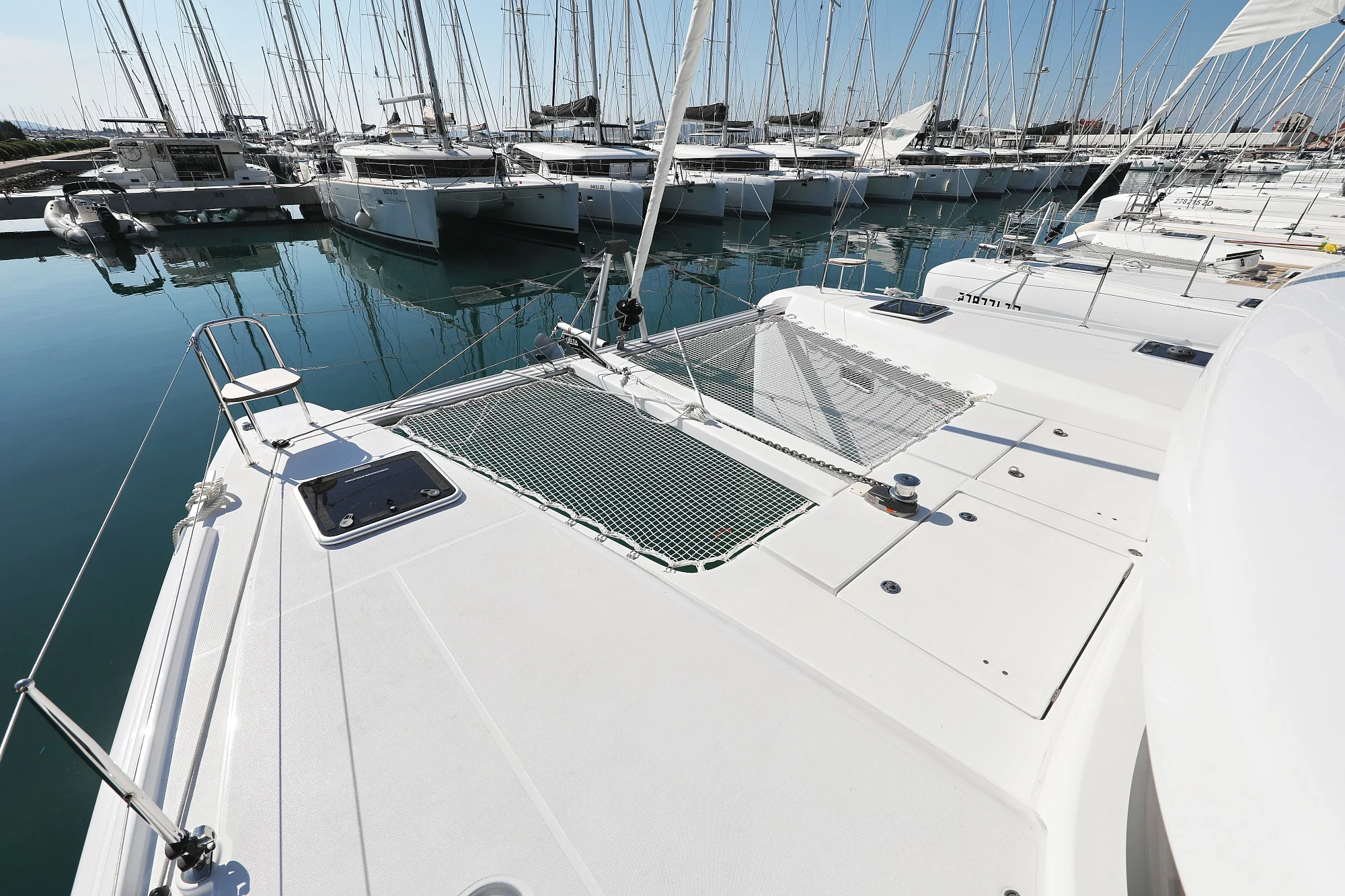 Lagoon 42 (LUNA)  - 76
