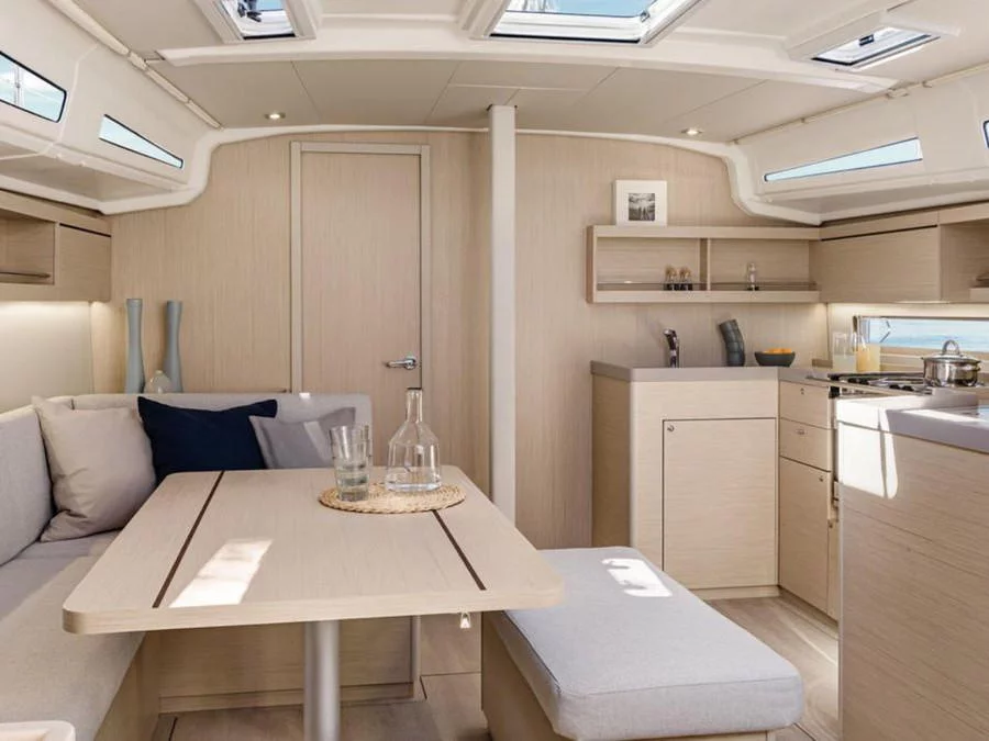 Oceanis 40.1 () Interior image - 3