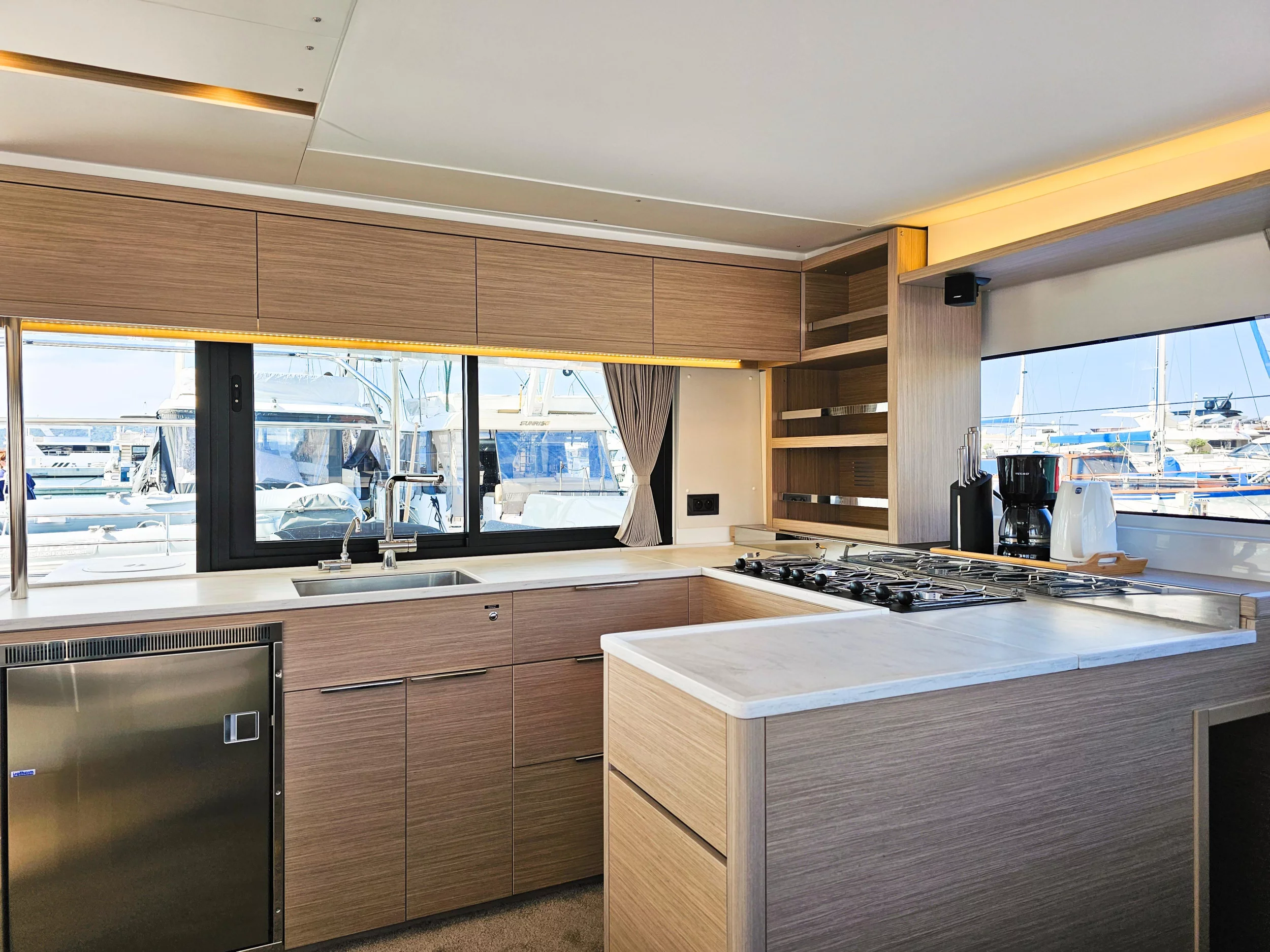 Lagoon 46 Fly (Galeb) kitchen2 - 2