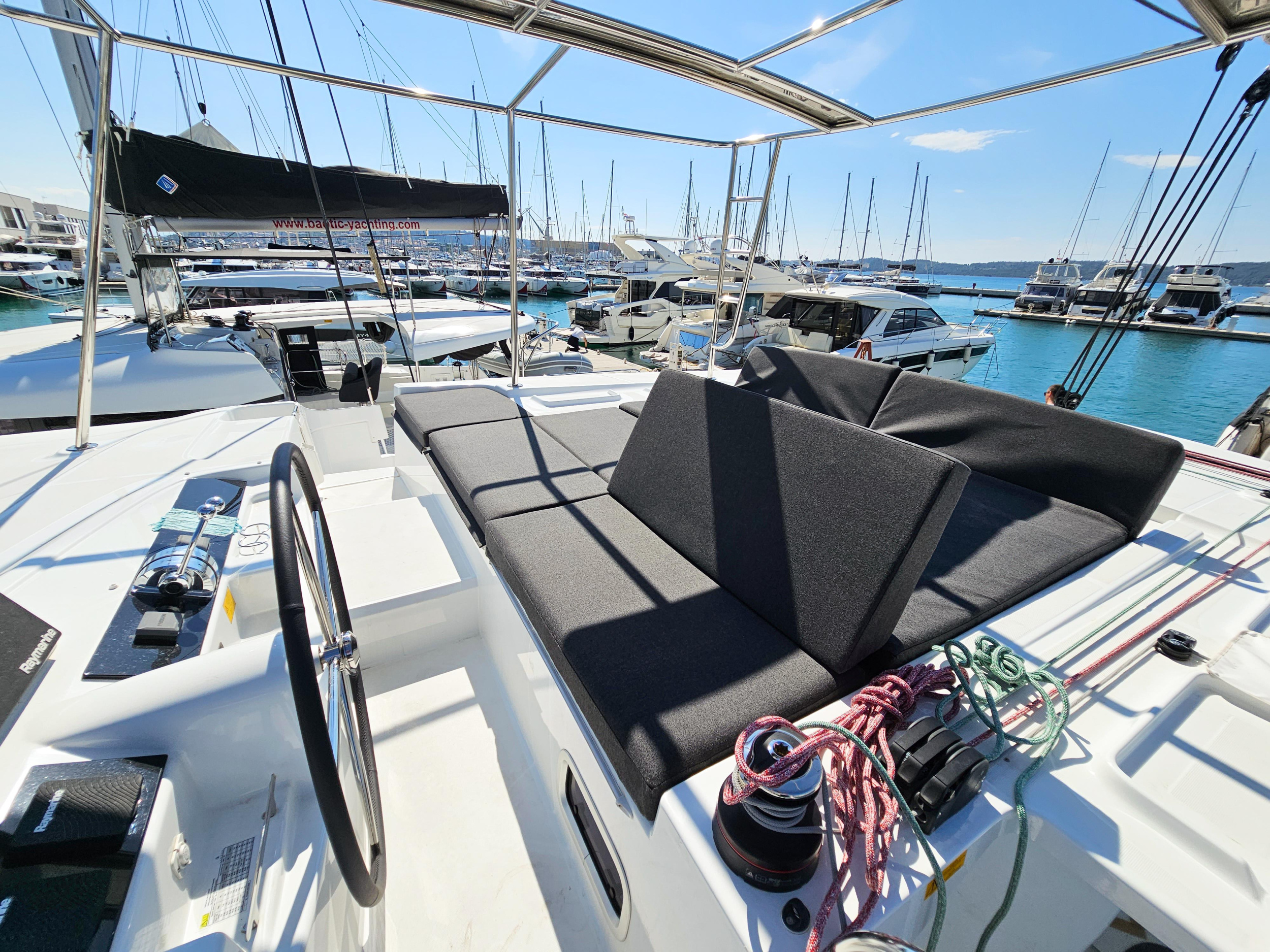 Photo #2 - Lagoon 46 Fly (Galeb) in Trogir - 18636