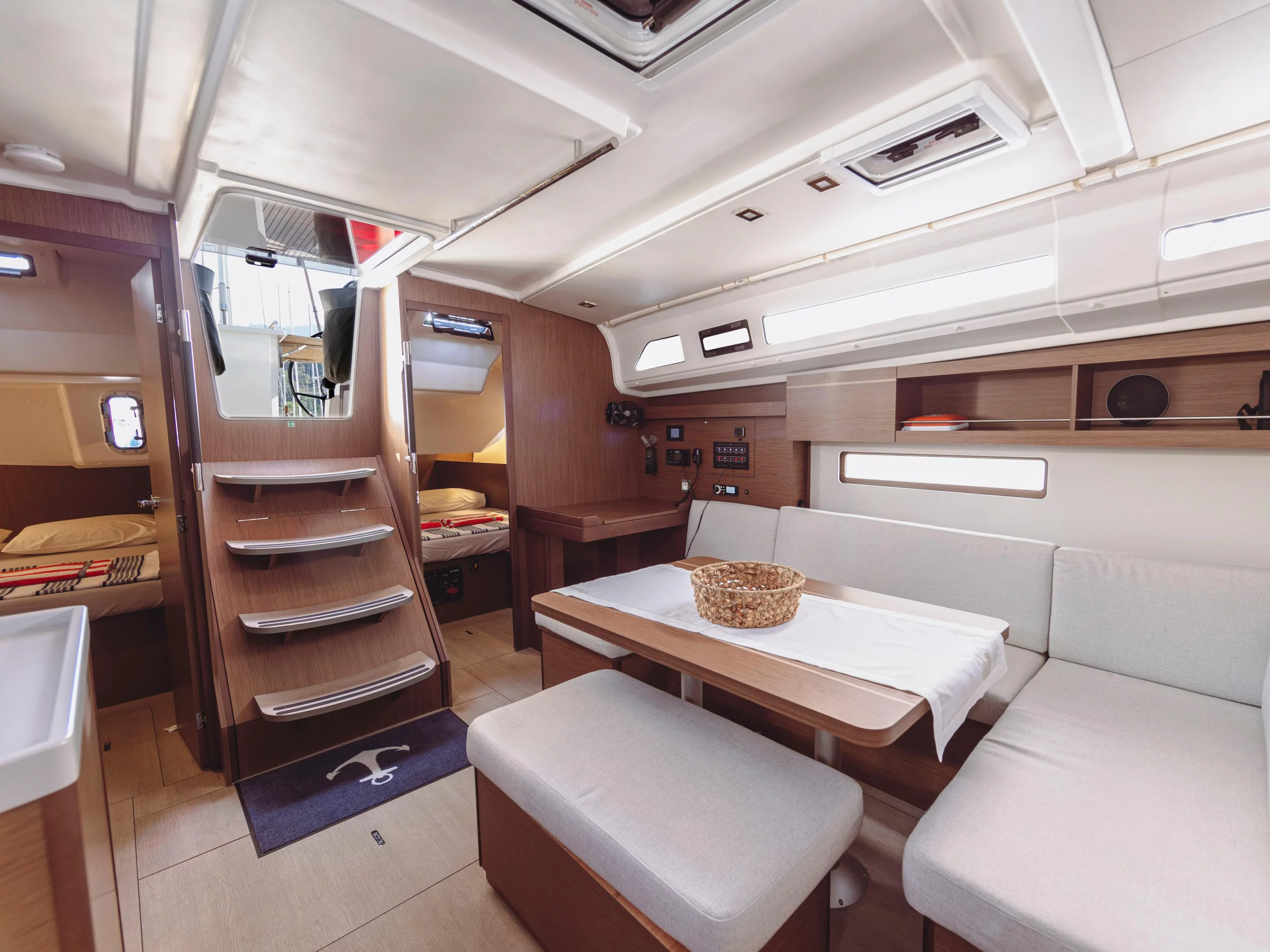 Oceanis 40.1 (Miro 2022 ( Beneteau Oceanis 40.1 ft)) Interior image - 8