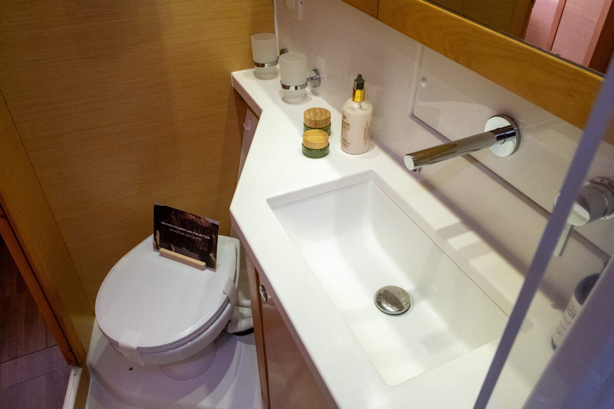Lagoon 450F — photo 20