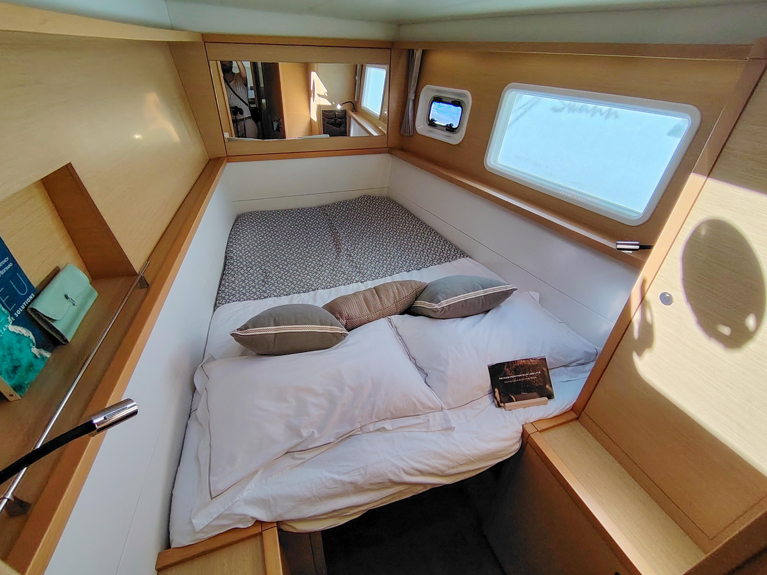 Lagoon 450F — photo 16