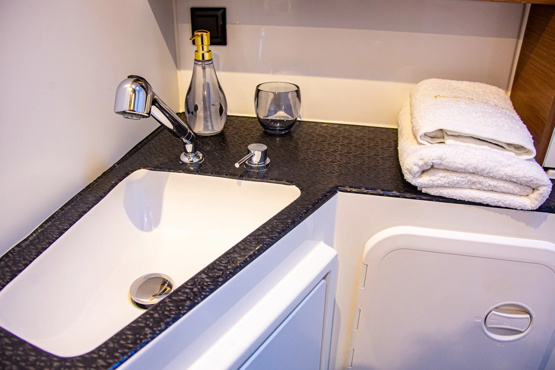 Lagoon 42 (Casta Diva VIP-equipped)  - 48