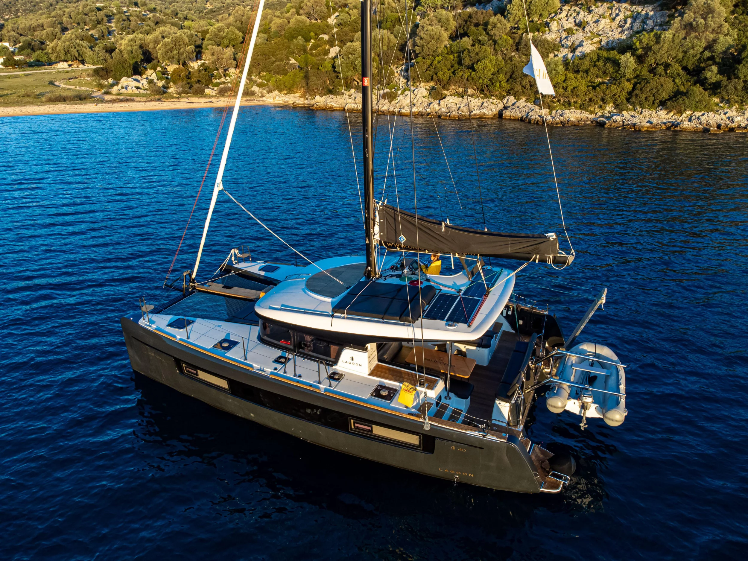 Lagoon 40 (Sol Invictus VIP-equipped)  - 8
