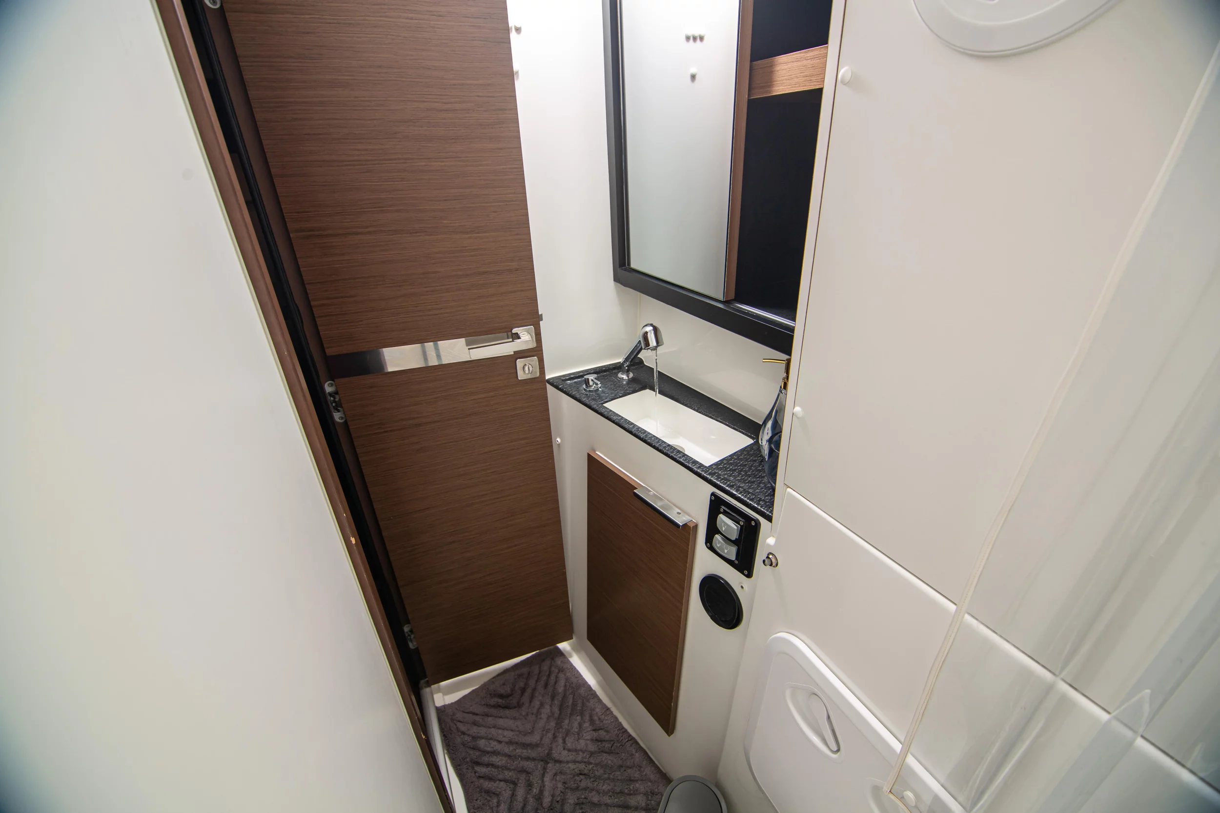 Lagoon 40 (Sol Invictus VIP-equipped)  - 59