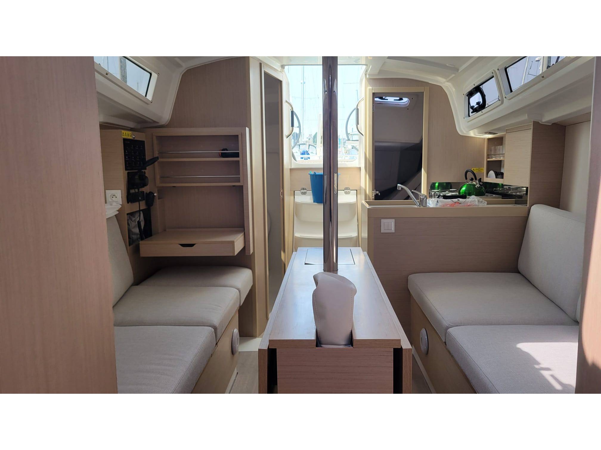 Oceanis 30.1 — photo 2