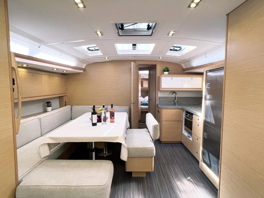 Dufour 470 (LEWISSA) Interior image - 10
