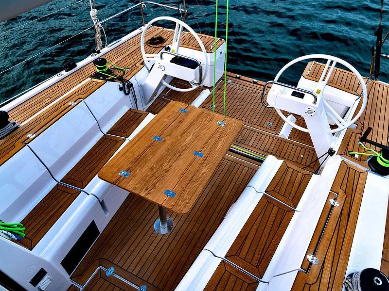 Elan E5 (LINA 2020 (new sails 2024., air condition))  - 14