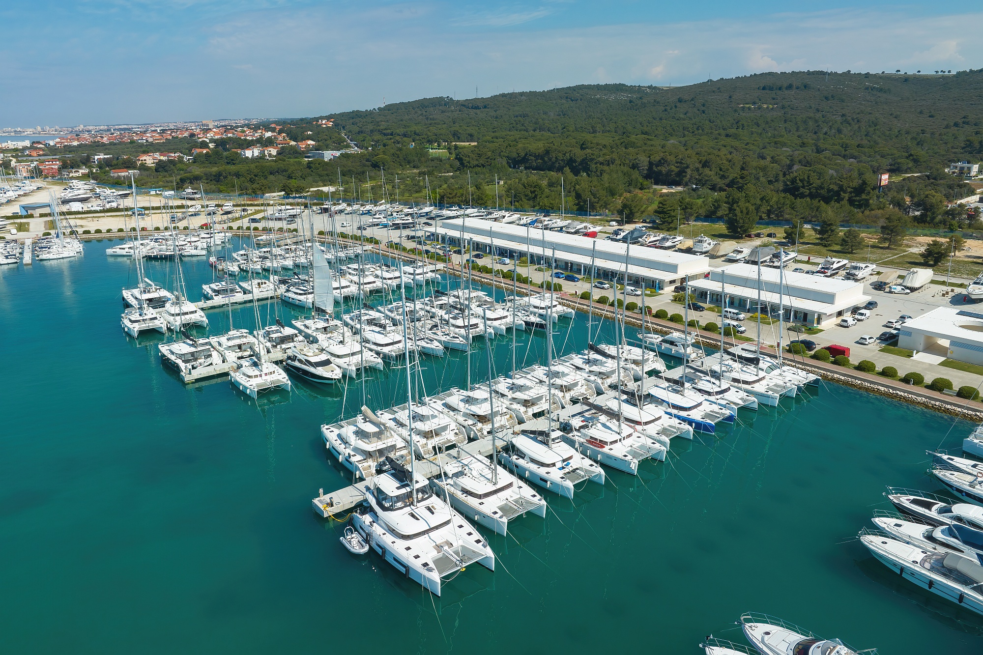 Photo #219 - Lagoon 55 - Elegance line (NOMAD) in Split - 10900