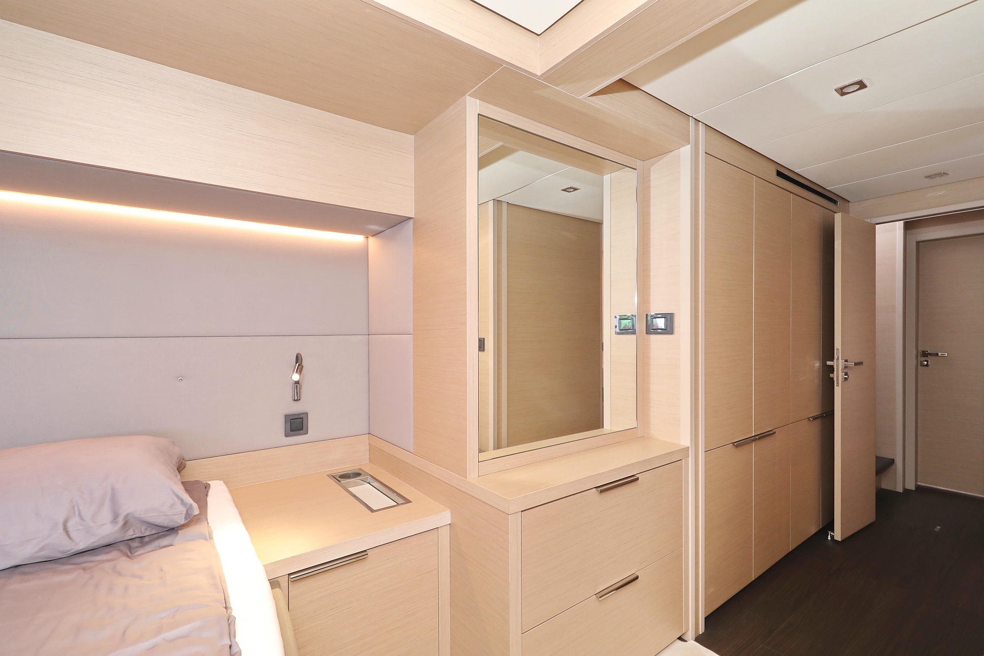 Photo #223 - Lagoon 55 - Elegance line (NOMAD) in Split - 10900