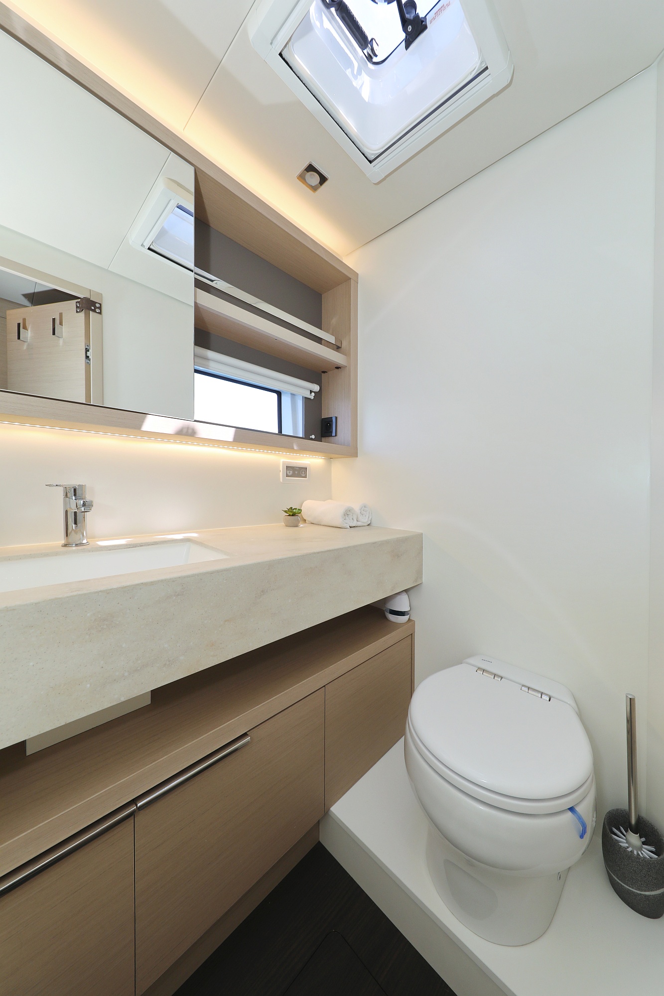 Photo #197 - Lagoon 55 - Elegance line (NOMAD) in Split - 10900