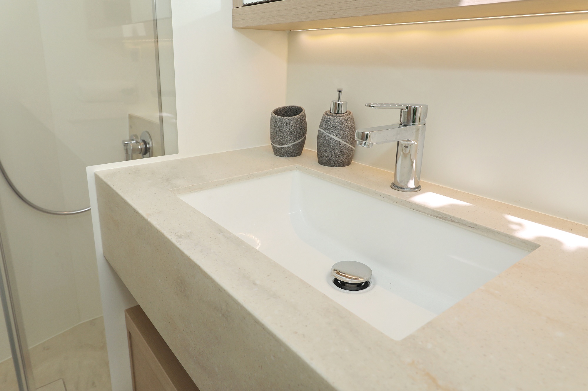 Photo #6 - Lagoon 55 - Elegance line (NOMAD) in Split - 10900