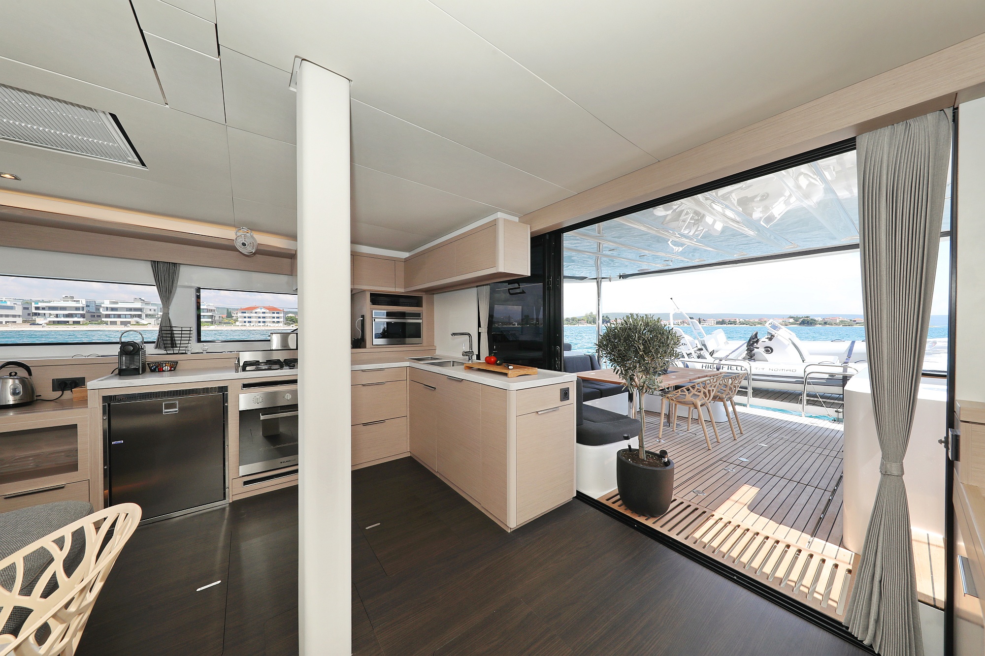Photo #235 - Lagoon 55 - Elegance line (NOMAD) in Split - 10900