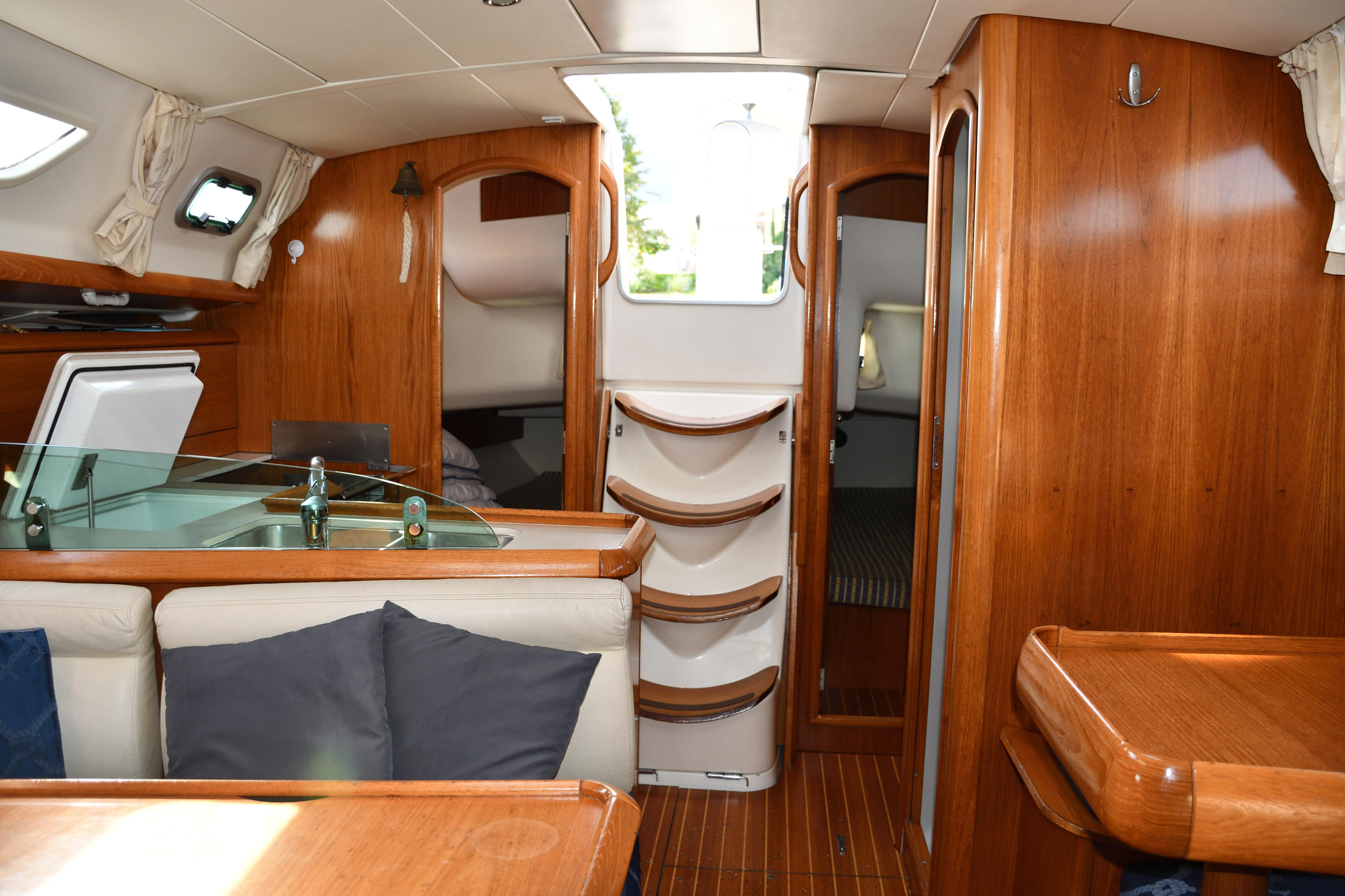 Sun Odyssey 37 — photo 2