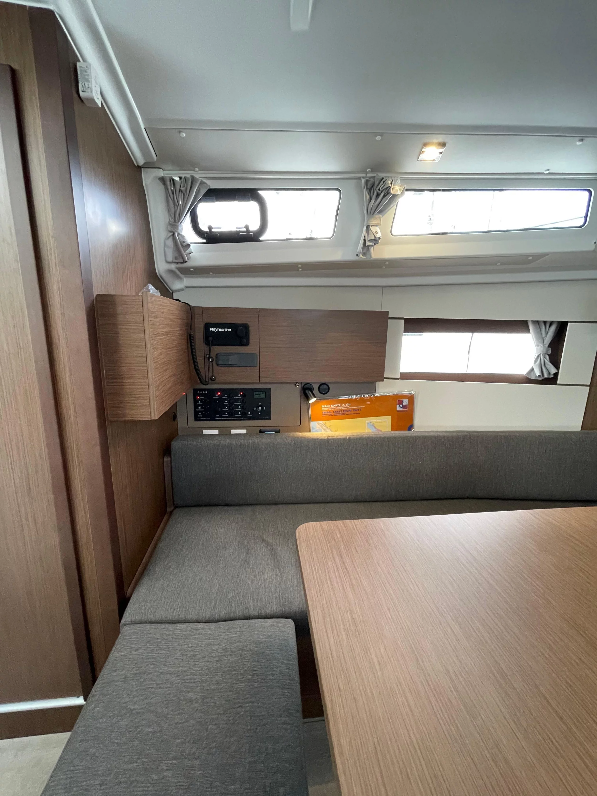 Oceanis 38.1 (Cocco)  - 18