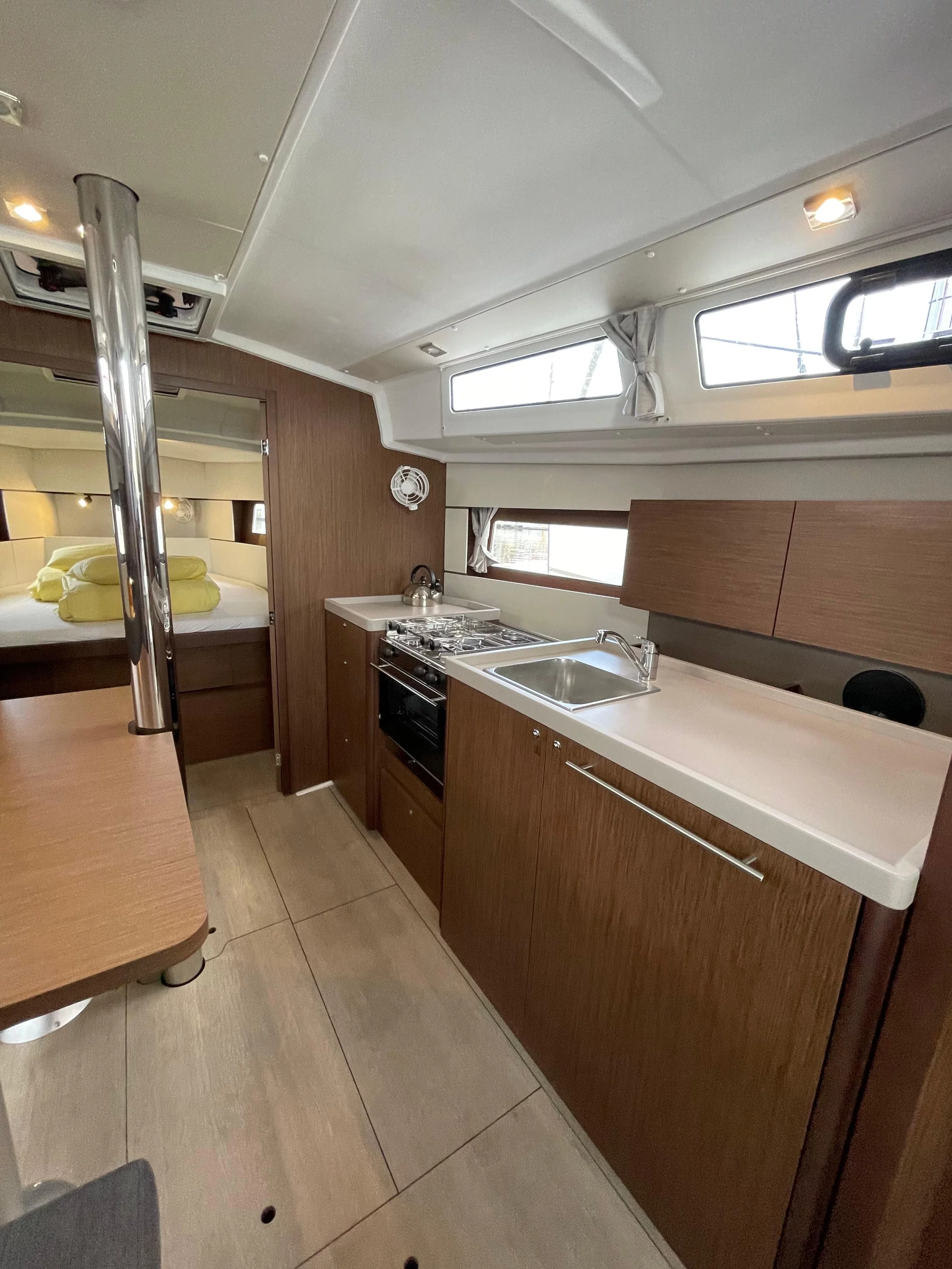 Oceanis 38.1 (Cocco)  - 12