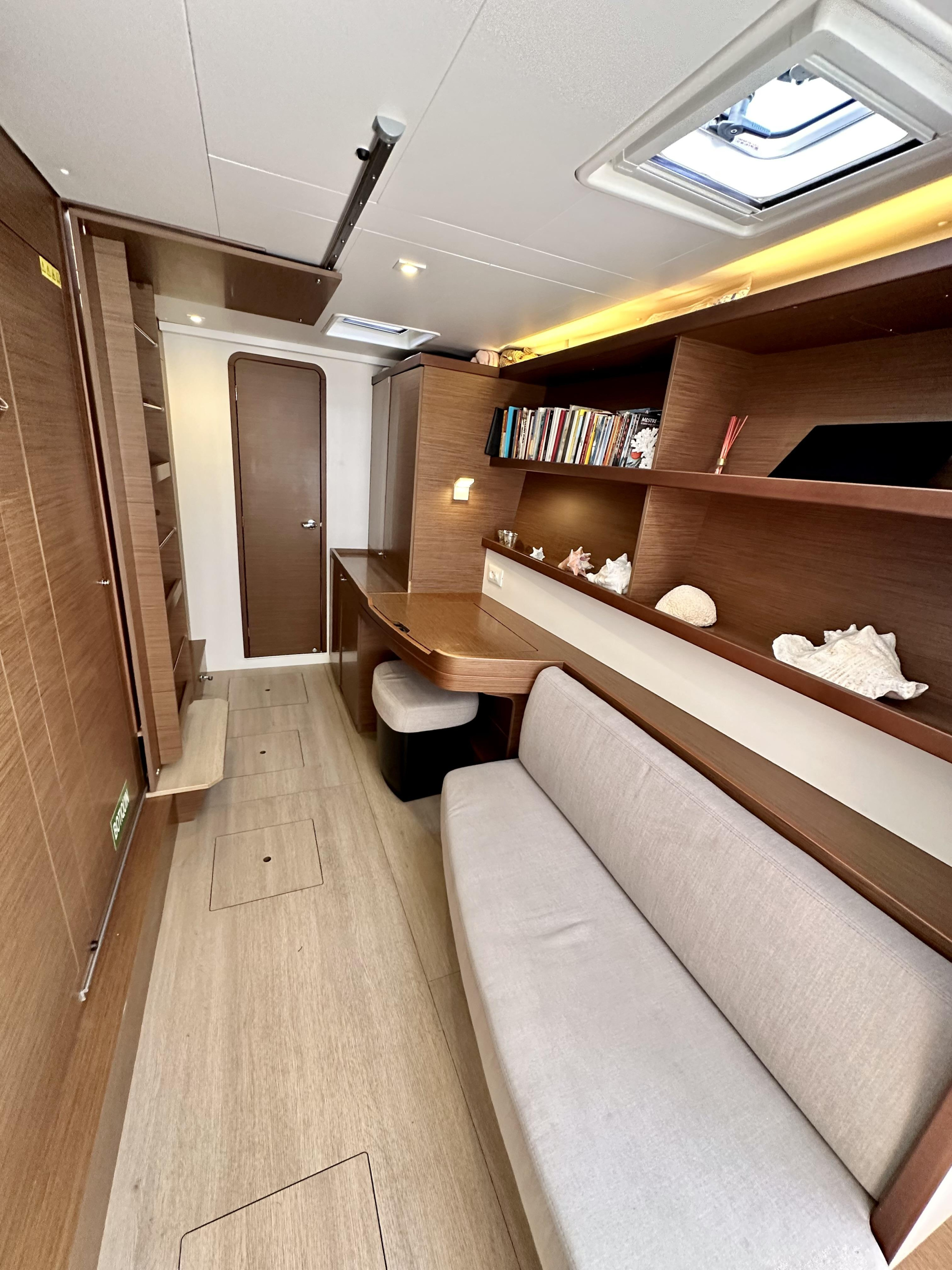 Photo #8 - Lagoon 42 Owner's Version (Tango) in La Paz - 20114