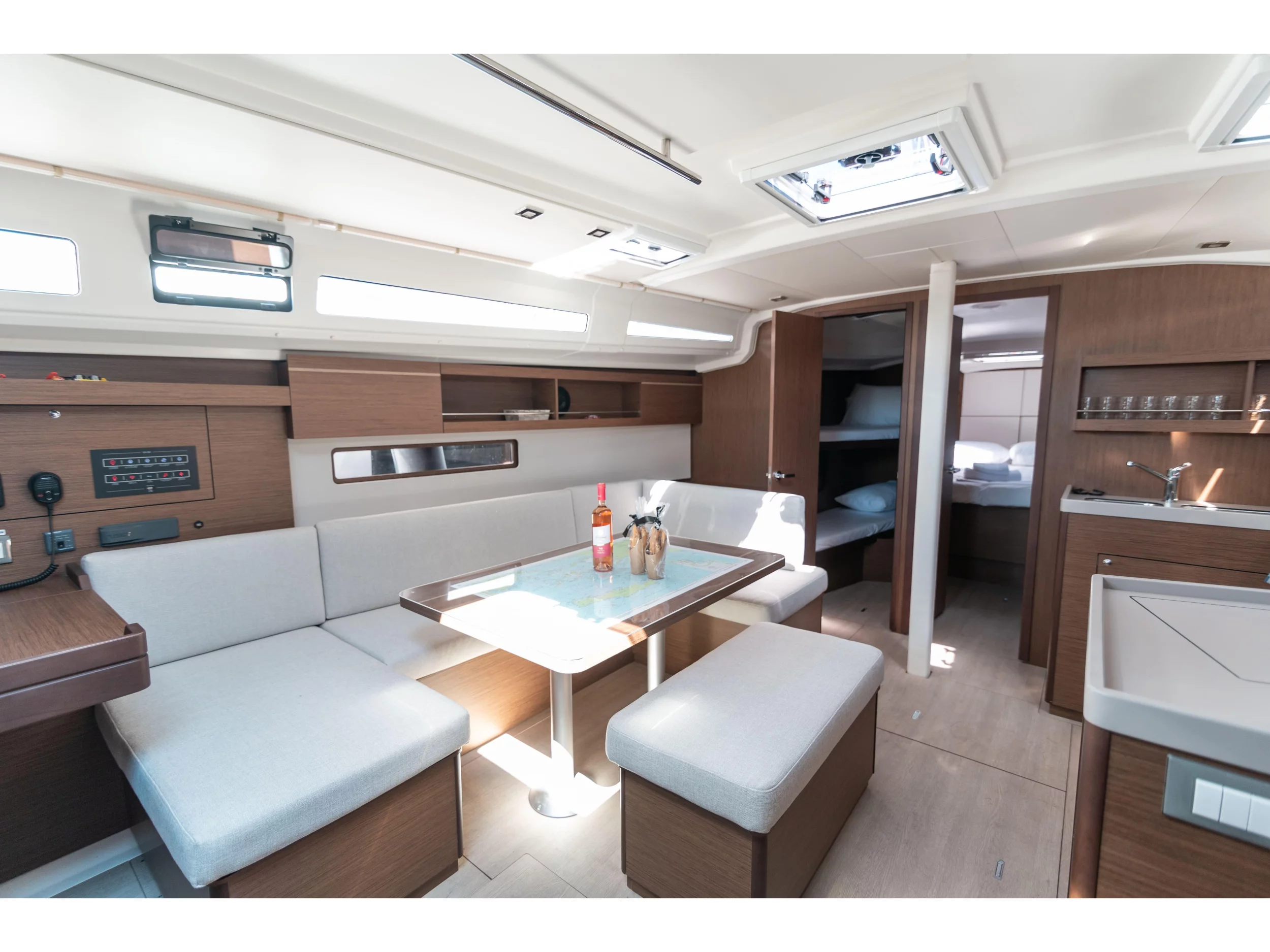 Oceanis 40.1 (Little Antonis) Interior image - 3