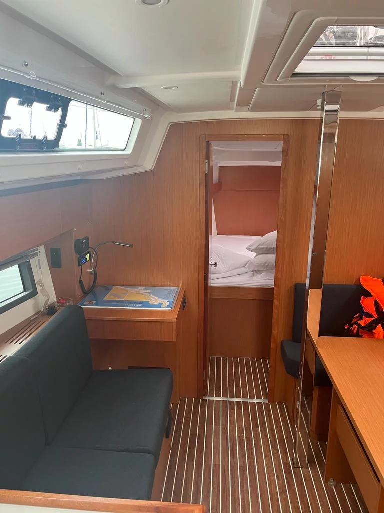 Bavaria C 38 (SUNNY)  - 11